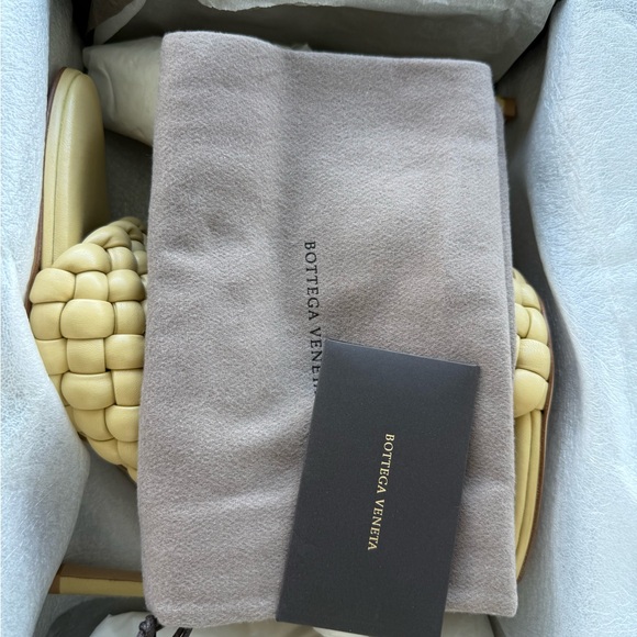 Luxury tapioca color heels Bottega Veneta. - Picture 5 of 6